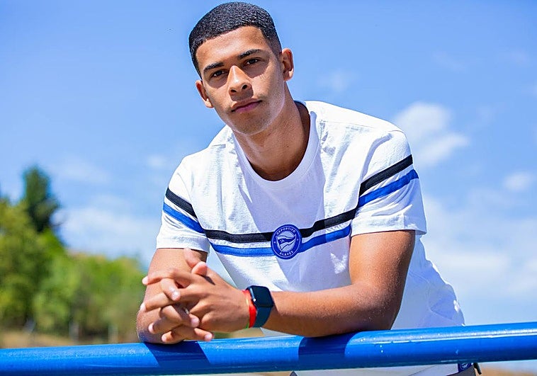 El Alavés ficha a Santiago Mouriño y logra a su ansiado central