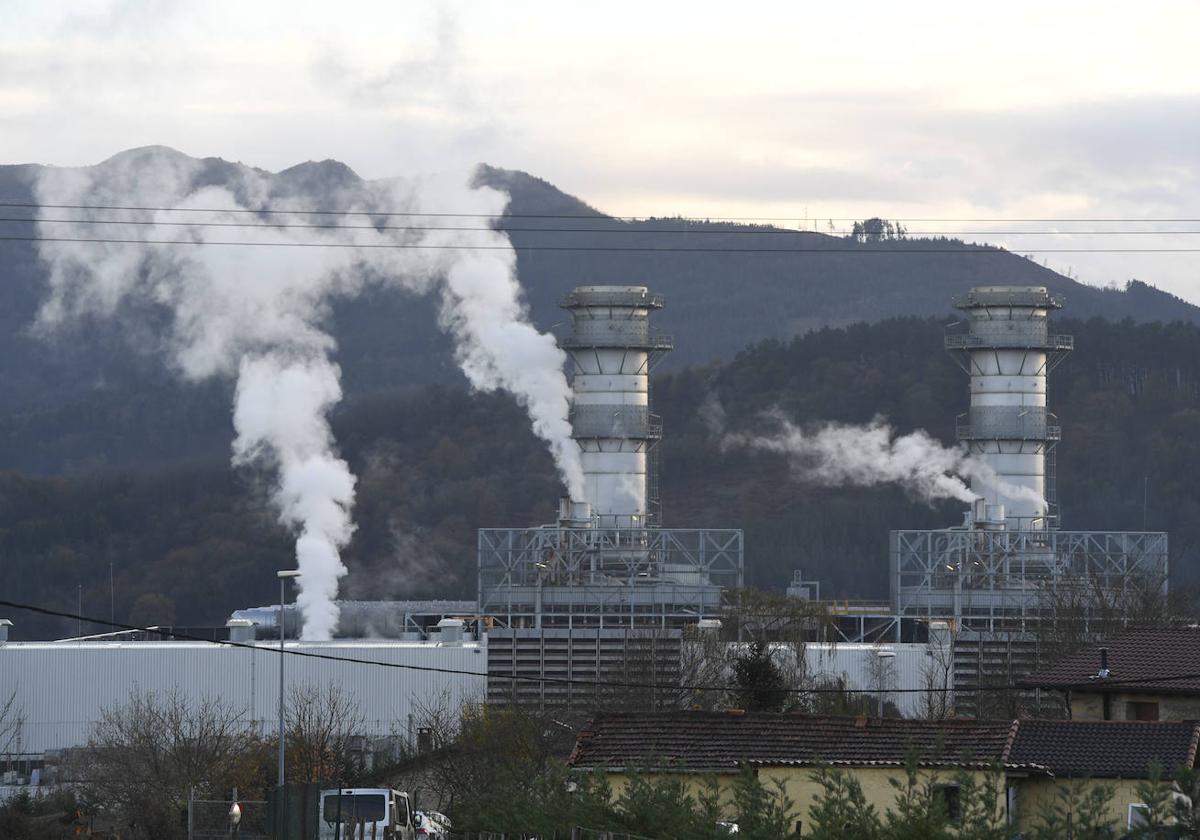 Central de ciclo combinado de gas ubicada en el polígono Boroa de la localidad vizcaína de Amorebieta.