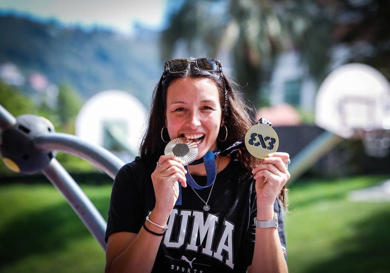 Gracia Alonso de Armiño atiende a EL CORREO en las pistas de baloncesto junto al Euskalduna.