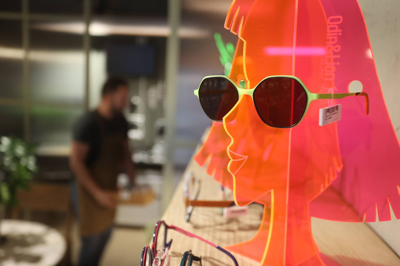 Boutique parece, óptica es: el matrimonio que ha abierto una tienda de gafas de diseño en Bilbao