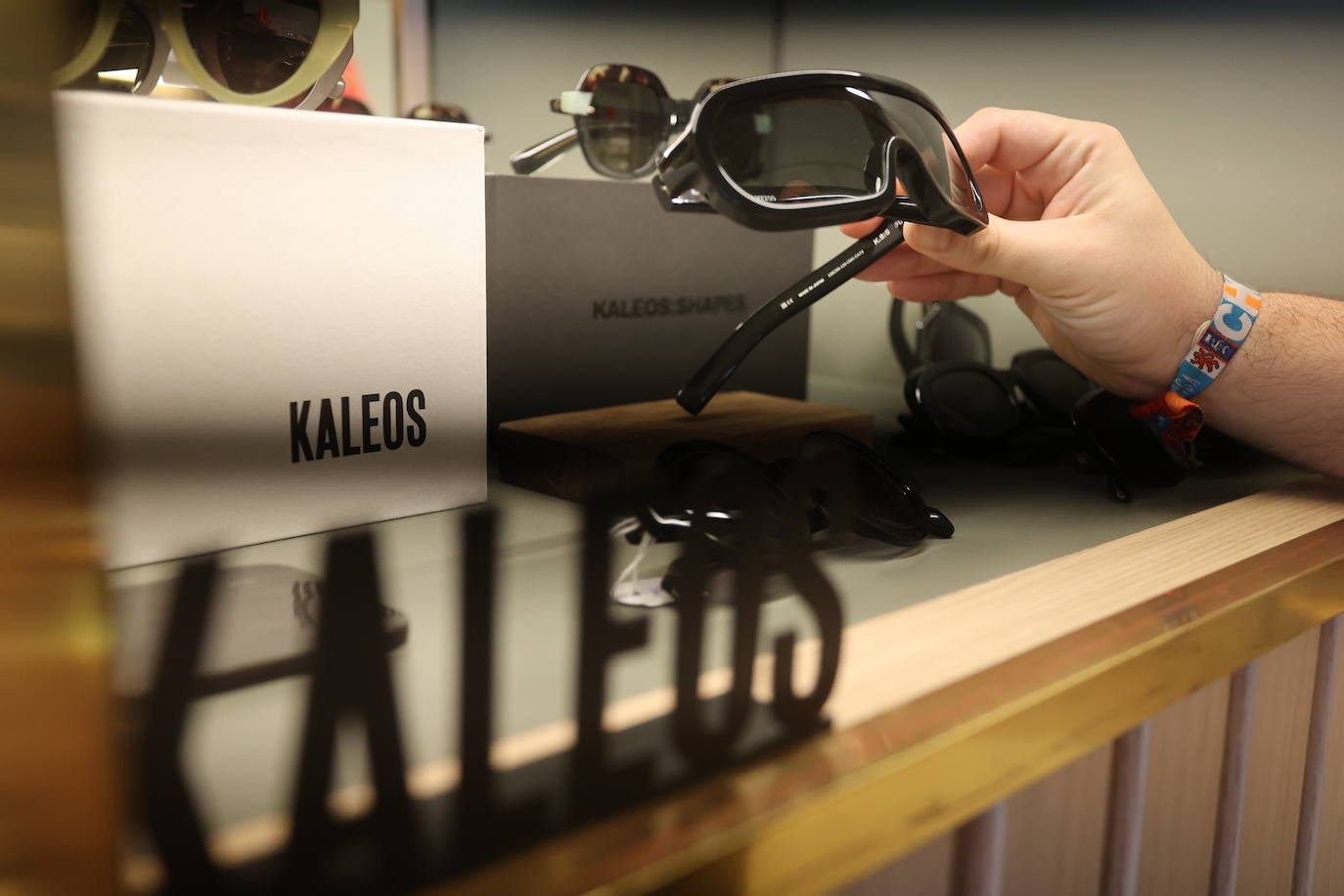 Boutique parece, óptica es: el matrimonio que ha abierto una tienda de gafas de diseño en Bilbao