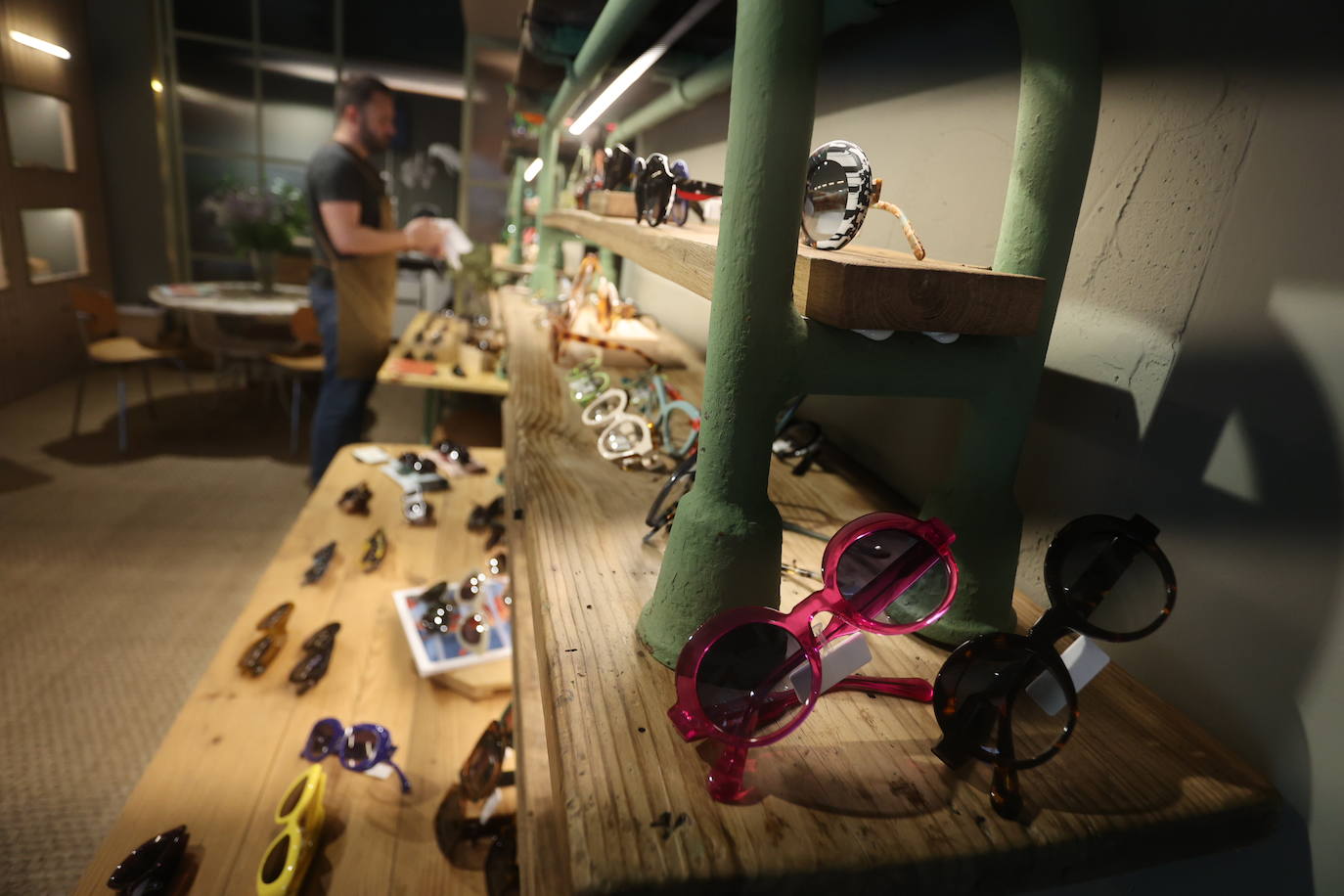 Boutique parece, óptica es: el matrimonio que ha abierto una tienda de gafas de diseño en Bilbao