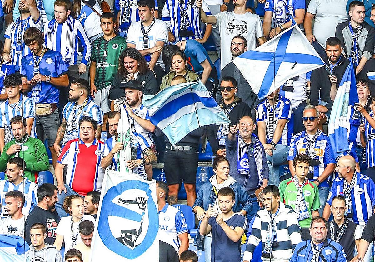 Imagen actual del graderío de Mendizorroza durante un partido