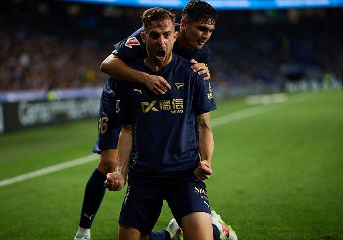Toni Martínez celebra su gol a la Real Sociedad.