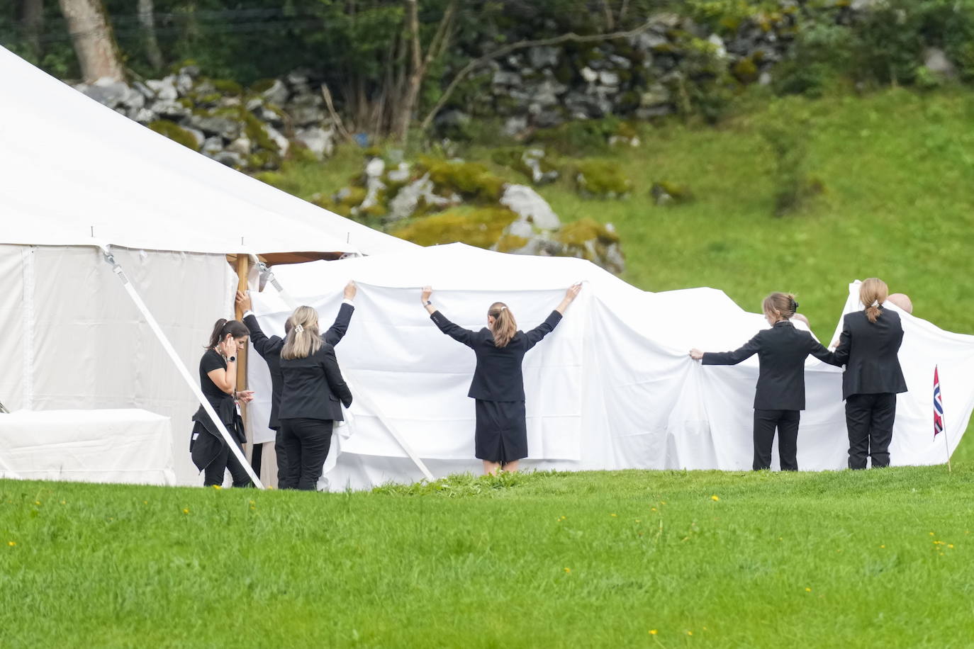 La boda de la princesa Marta Luisa de Noruega y el chamán Durek Verrett, en imágenes