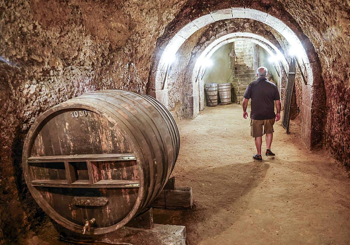 Una inspección arqueológica revisa más de sesenta 'calaos' en Laguardia para evitar afecciones por las obras.