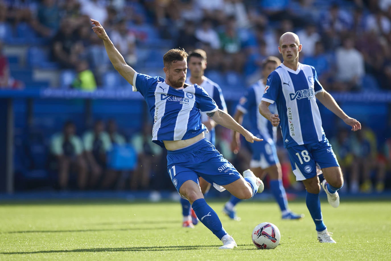 Toni arma la pierna para ejecutar el golazo ante Las Palmas.