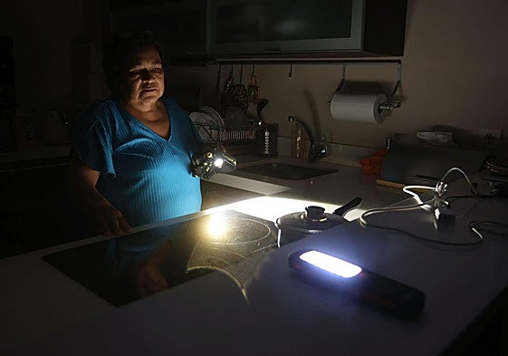 Xiomara Pereira es una de las vecinas de Amorebieta afectadas por la falta de suministro eléctrico.