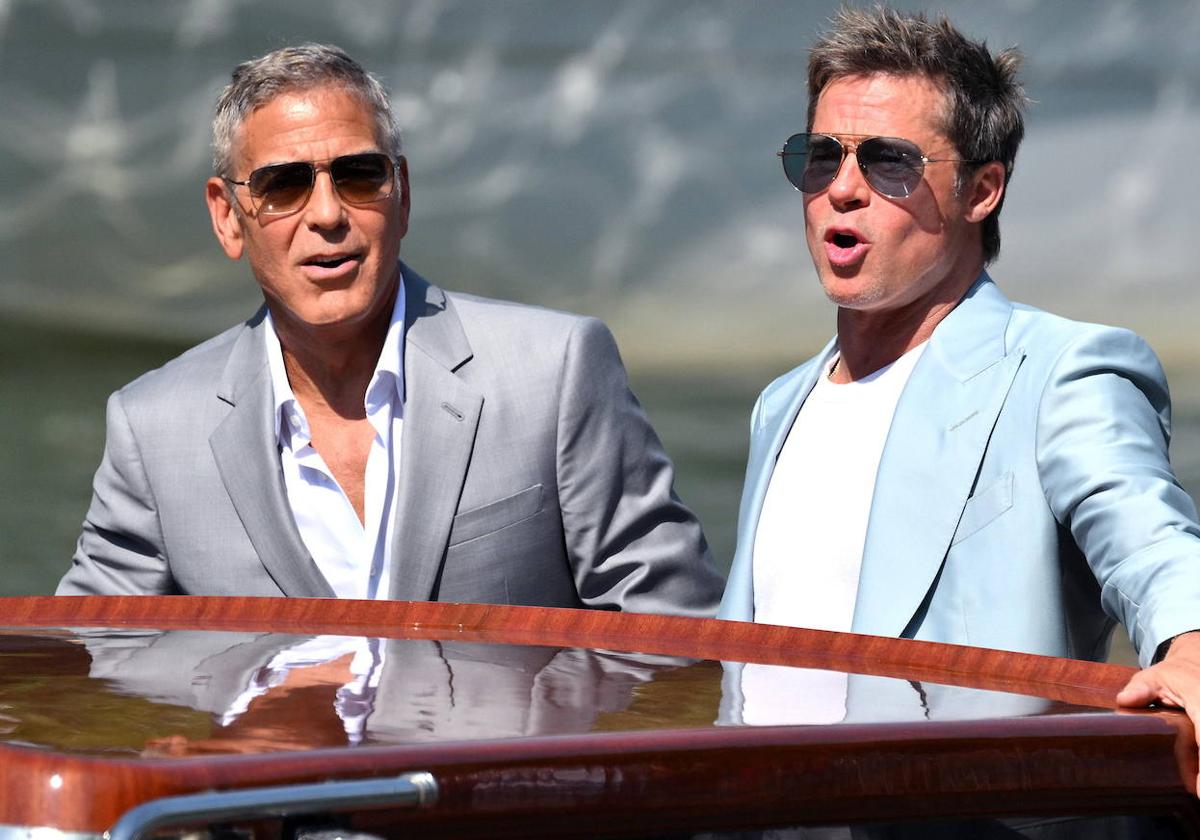 George Clooney y Brad Pitt a su llegada al Lido veneciano para la presentación de 'Wolfs'.