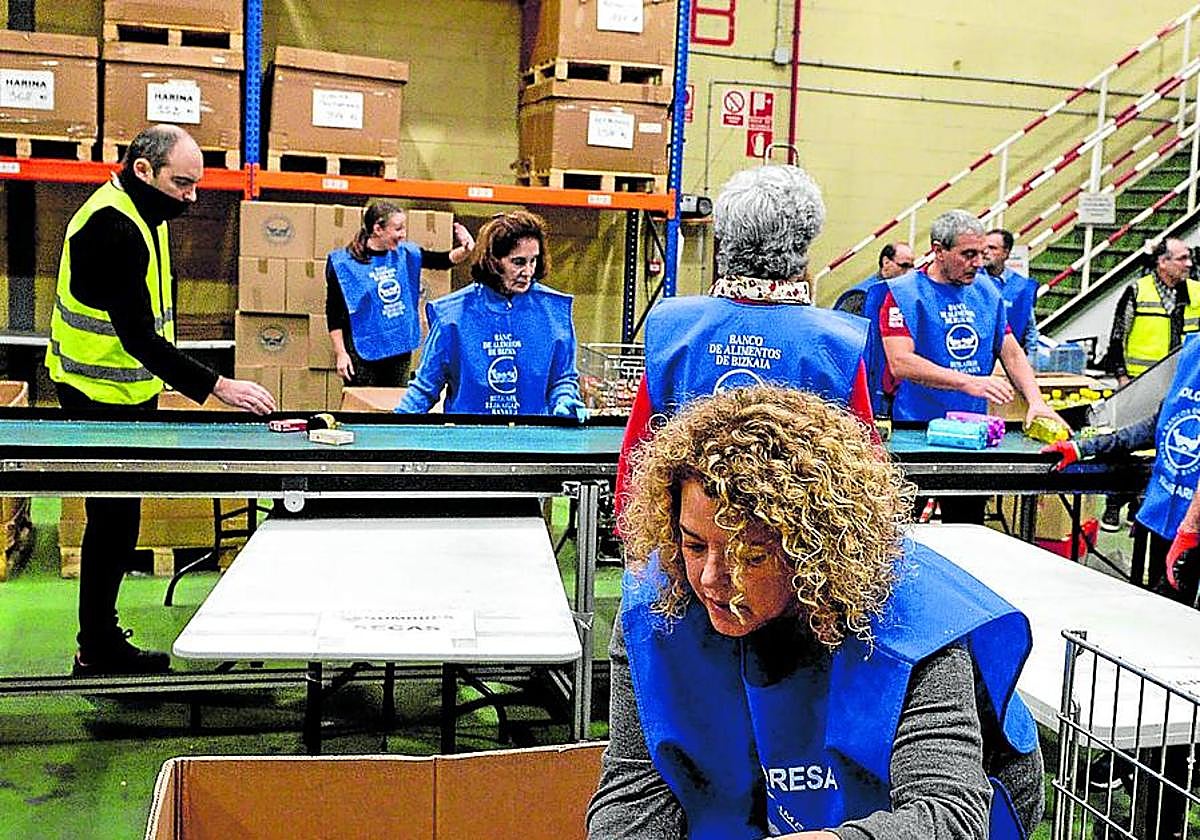 Los voluntarios del Banco de Alimentos de Bizkaia atienden al año a unas 24.000 personas.