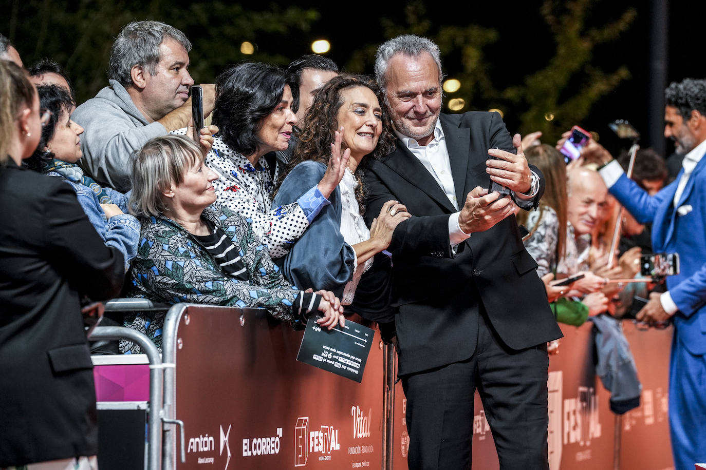 La alfombra naranja, en imágenes