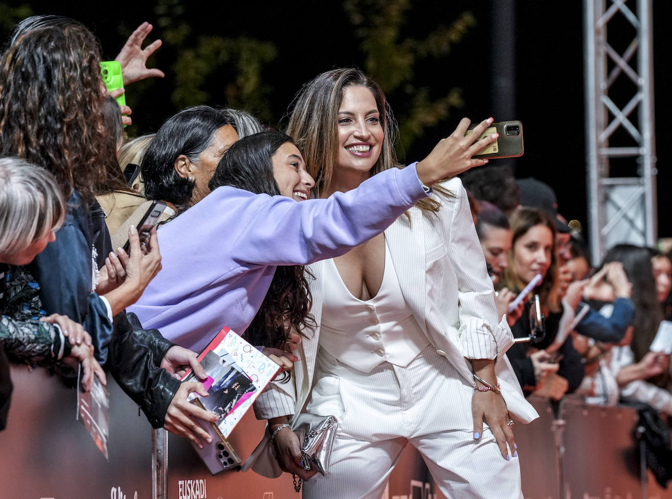 La alfombra naranja, en imágenes