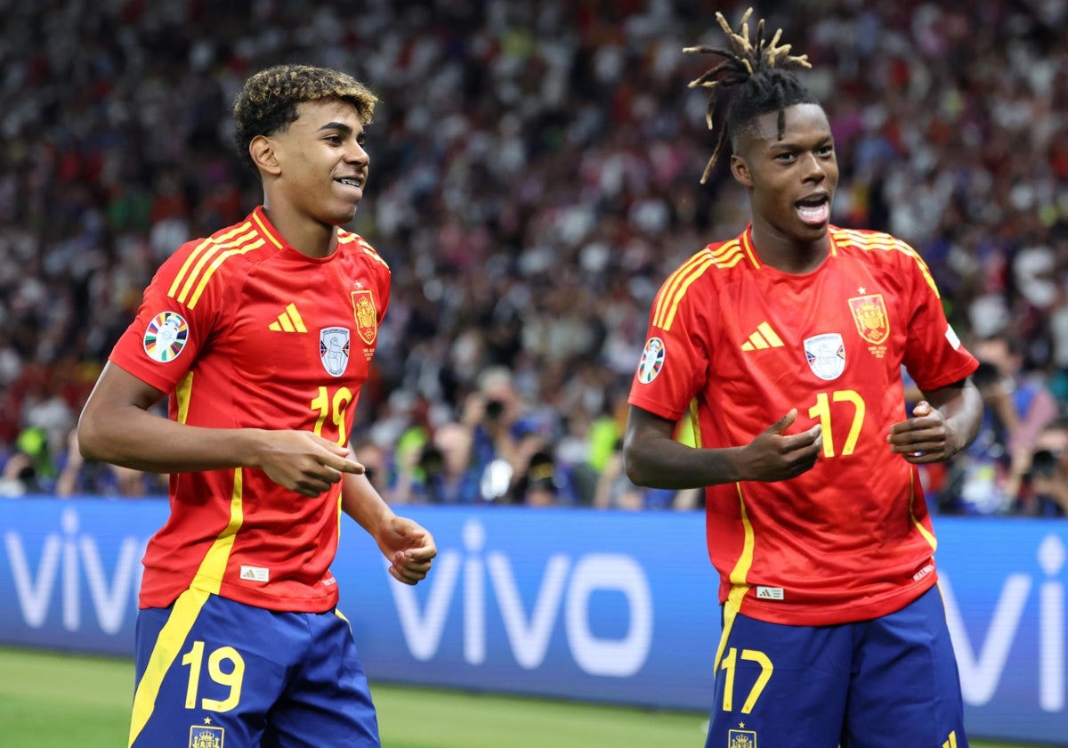 Lamine Yamal y Nico Williams celebran el gol del rojiblanco en la final de la Eurocopa.