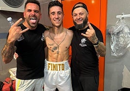 El burebano, con sus entrenadores mirandeses.