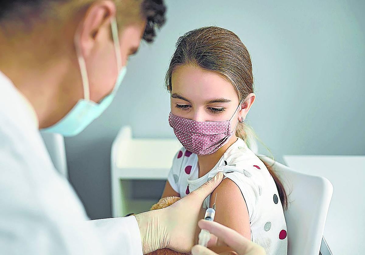 La vacuna contra el virus del papiloma humano (VPH) comenzó a administrarse en 2007 a las niñas nacidas en 1995.