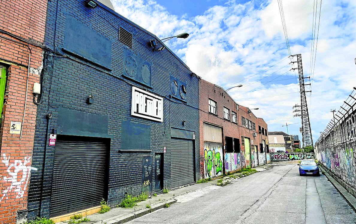 La Premier, antigua Mao Mao Beach, se encuentra encajonada en un callejón de Zorrozaurre. luis ángel gómez