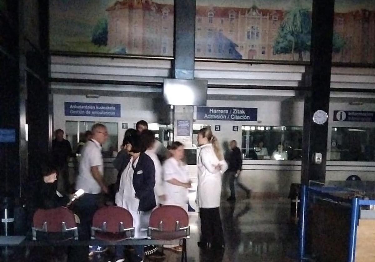 Imagen de las consultas externas de Basurto esta mañana.