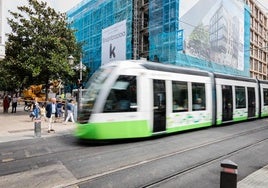 El pavimento de la calle General Álava muestra un aspecto irregular tras las obras.