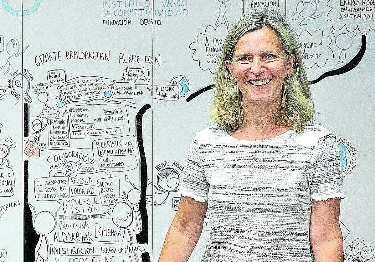 María José Aranguren en las instalaciones que Orkestra tiene en el campus de Deusto de San Sebastián.