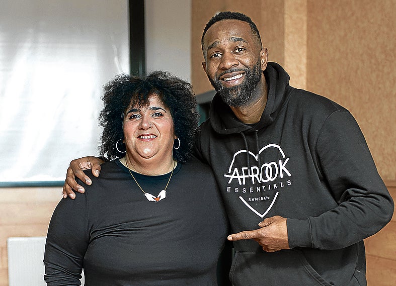 Aiora Renteria (Zea Mays) y el rapero y activista Betto Snay, que actúan respectivamente como madrina y coordinador del proyecto.