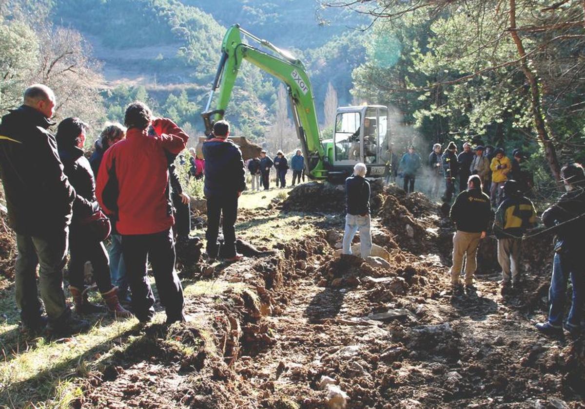 Exhumaciones en la fosa de Elía.