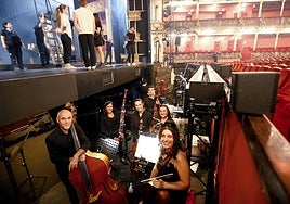 Los músicos bilbaínos, en el foso de la orquesta.