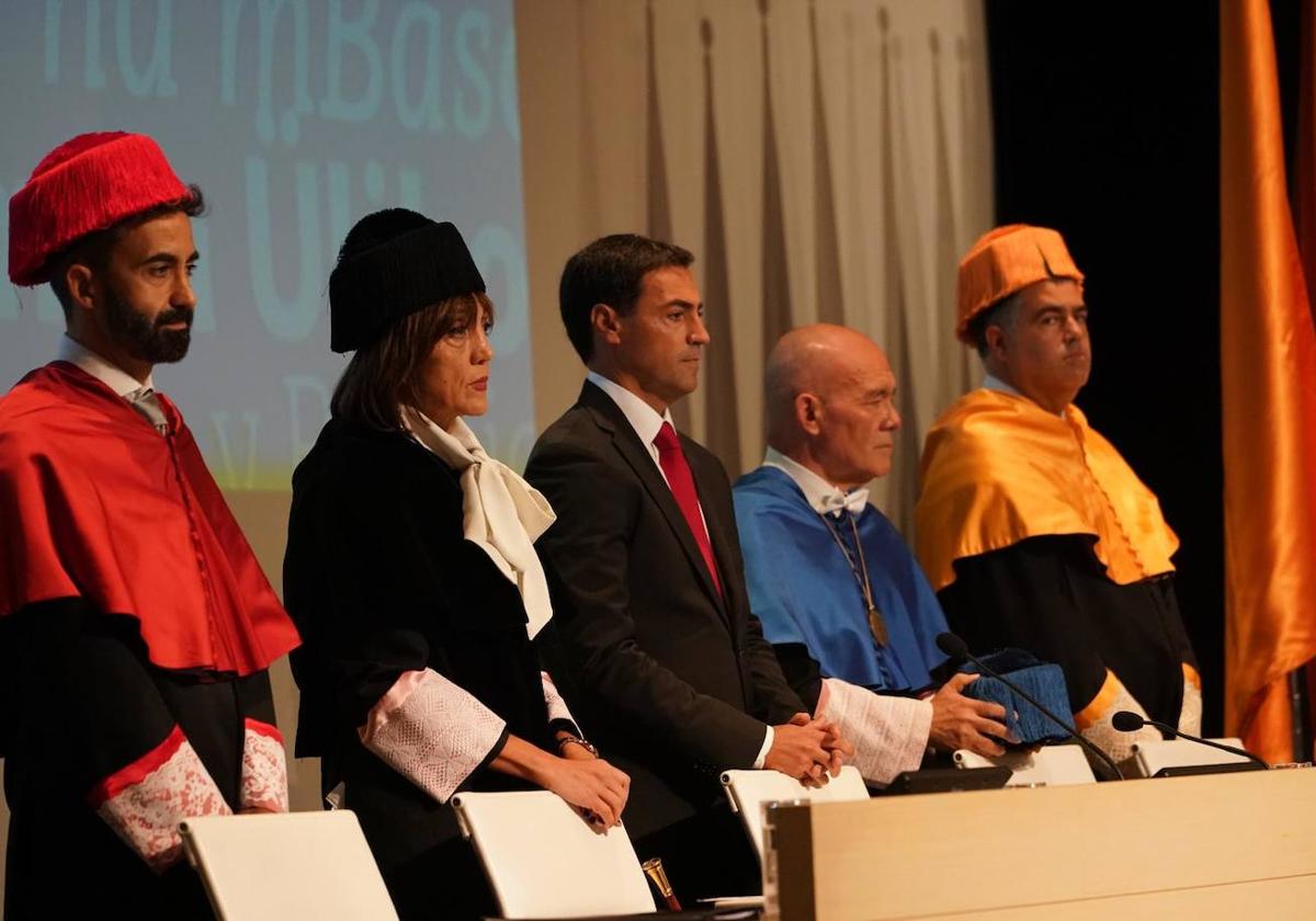 El lehendakari ha presidido el acto, junto a la rectora, Eva Ferreira, y el consejero de Ciencia, Universidades e Innovación, Juan Ignacio Pérez.