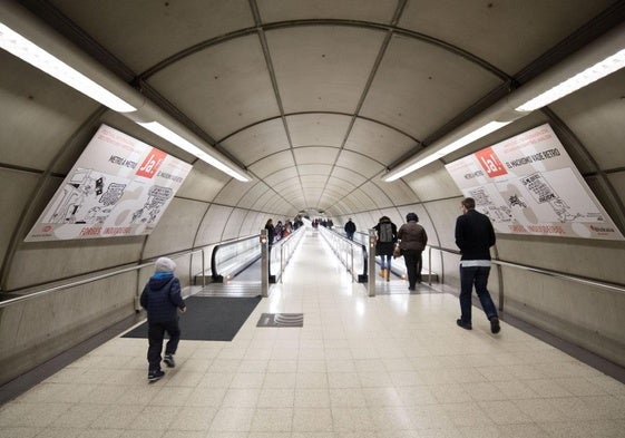 Vista de los pasillos de la estación de Metro Bilbao en Unamuno.