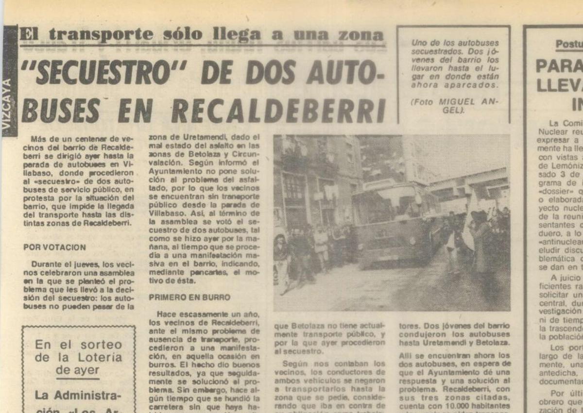 Imagen secundaria 1 - Un grupo de vecinos en plena manifestación ante una de las unidades secuestradas., información publicada en EL CORREO el 16 de abril de 1978 e imagen de la protesta con burros. 