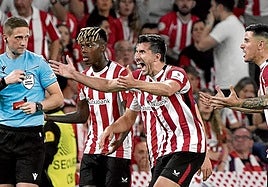 Nico, Vivián y Yuri protestan de forma airada contra el noruego Espen Eskas.