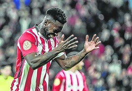 Galarreta y Vivián se lamentan tras uno de los goles.