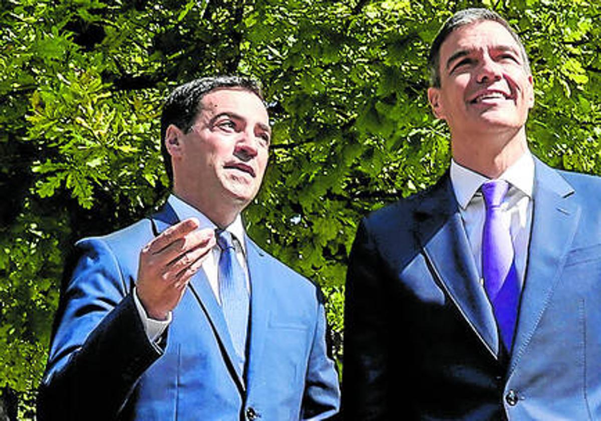 Pradales y Sánchez, en el Palacio de Ajuria Enea en julio.