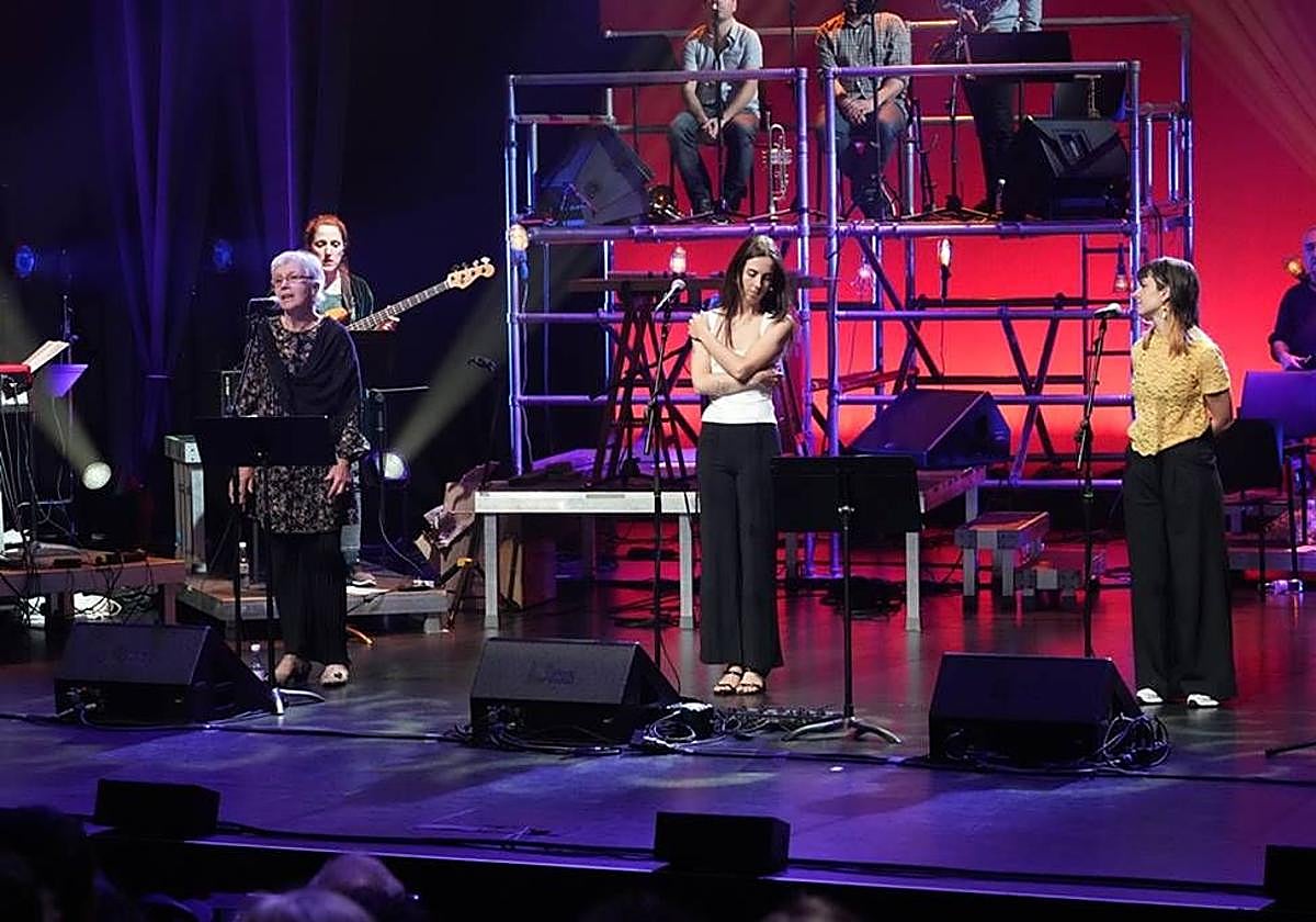 Maddi Oihenart, Verde Prato y Olaia Inziarte.