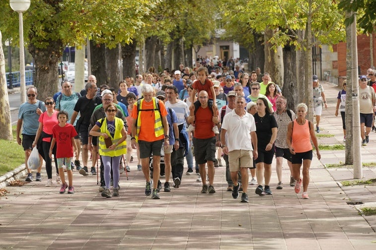 Participantes en una edición pasada de la Marcha Solidaria Green.