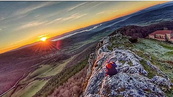 Gorbea premia las mejores fotografías de sus rincones