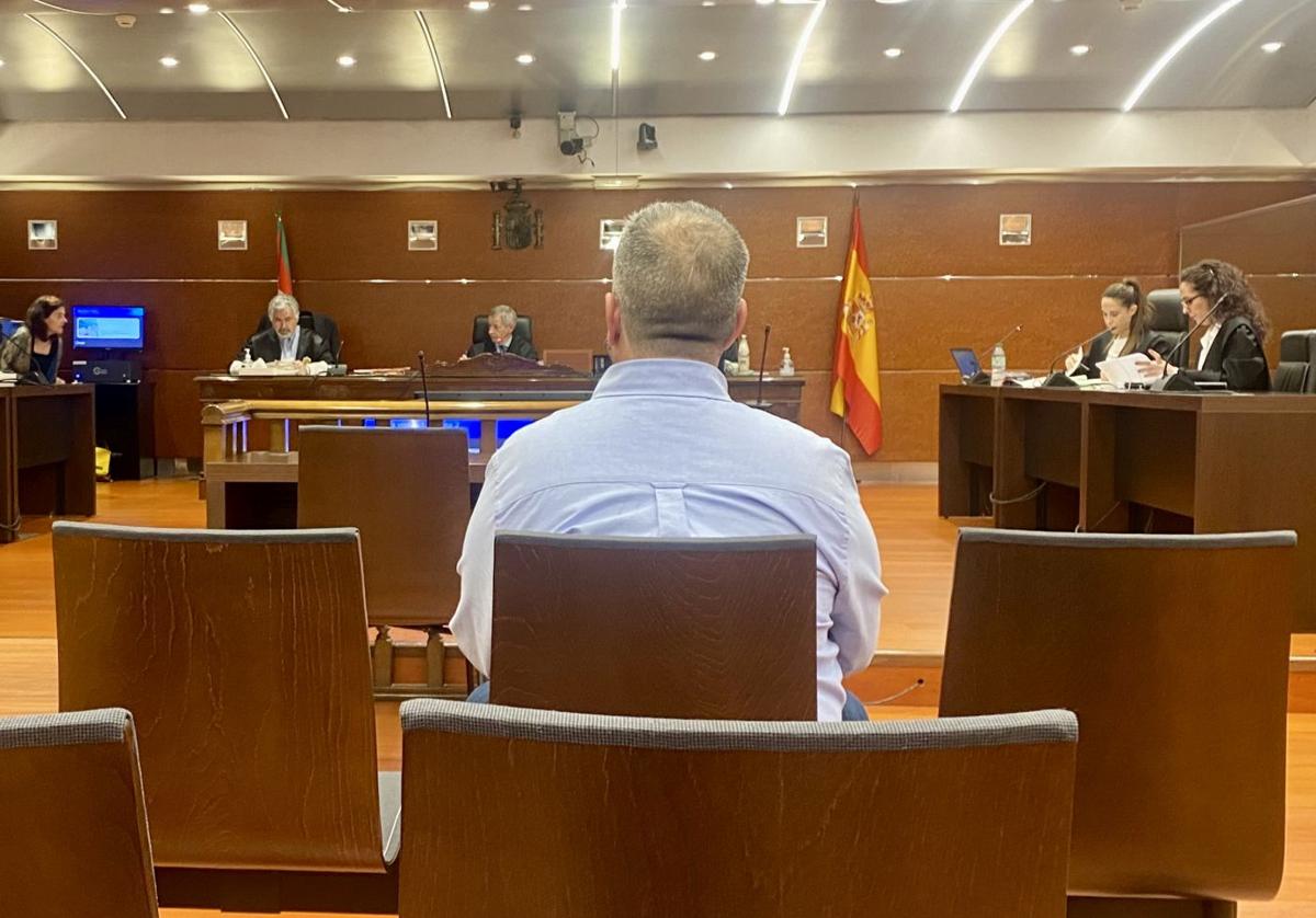 El ahora condenado, durante el juicio desarrollado en la Audiencia Provincial de Álava.