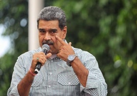 Nicolás Maduro, ekitaldi batean hitz egiten.