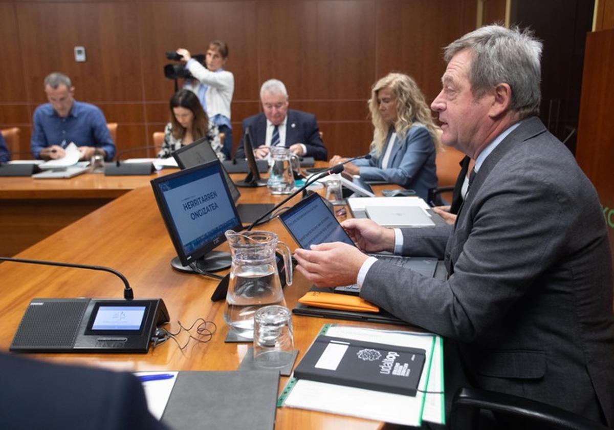 Bingen Zupiria, durante su comparecencia de este miércoles en el Parlamento vasco.