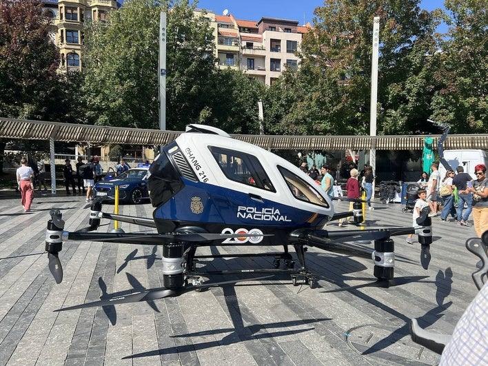 «Es la primera vez que nos mostramos en la calle y la gente dice que ya era hora»