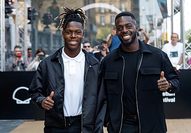 Nico e IÑaki Williams a su llegada al hotel María Cristina.