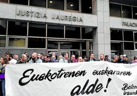 Movilización de ELA y LAB en el juicio por la demanda de UGT contra Euskotren por las exigencias de euskera.