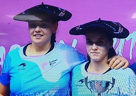 Gaminde y Etxegarai con las txapelas tras su victoria en San Sebastián.