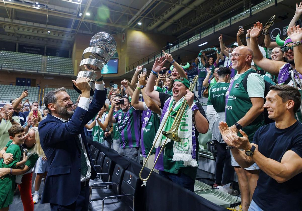 Ibon Navarro brinda el título a la afición del Unicaja.