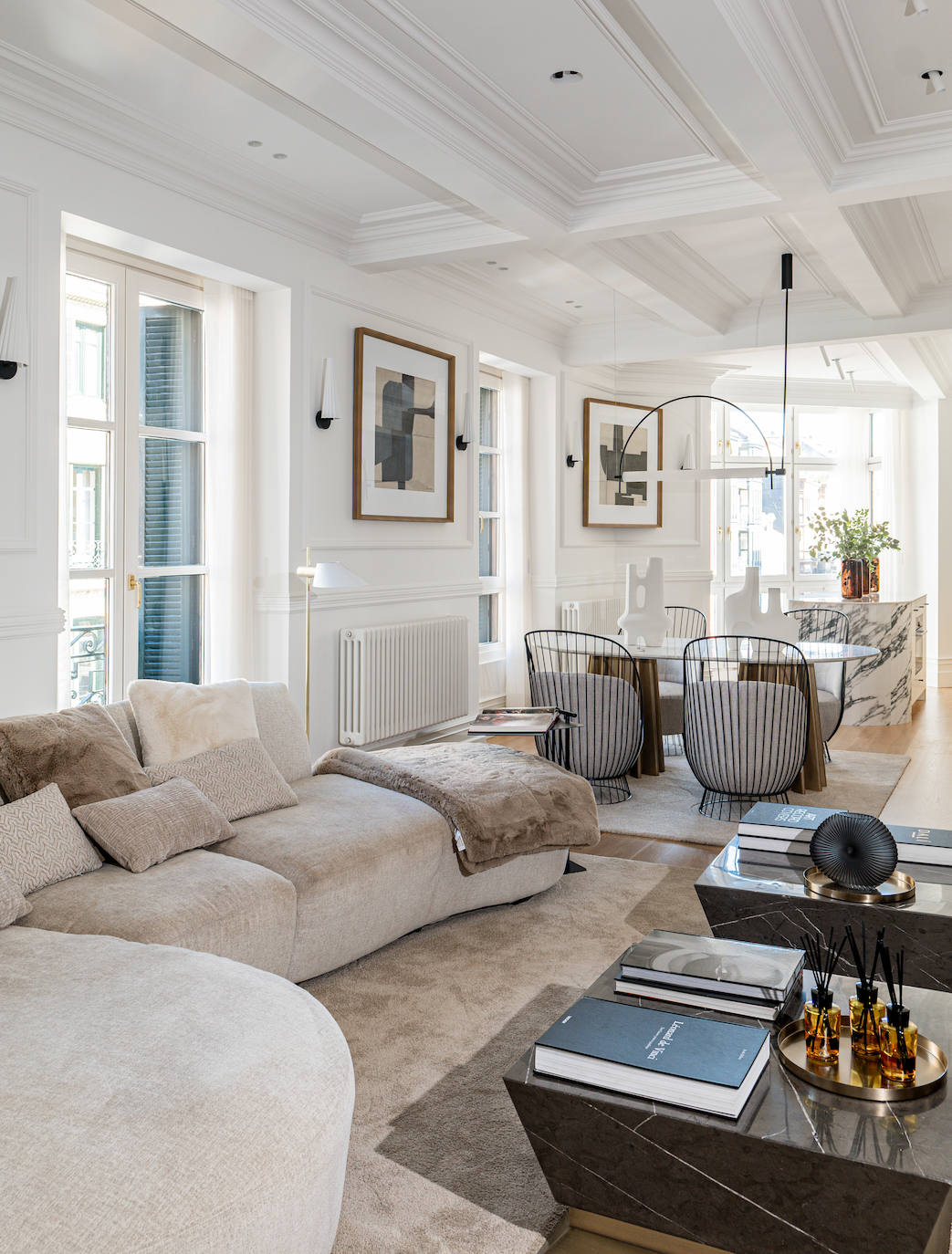 La vivienda de una familia en el Ensanche bilbaíno con más de 100 años de historia y toque moderno