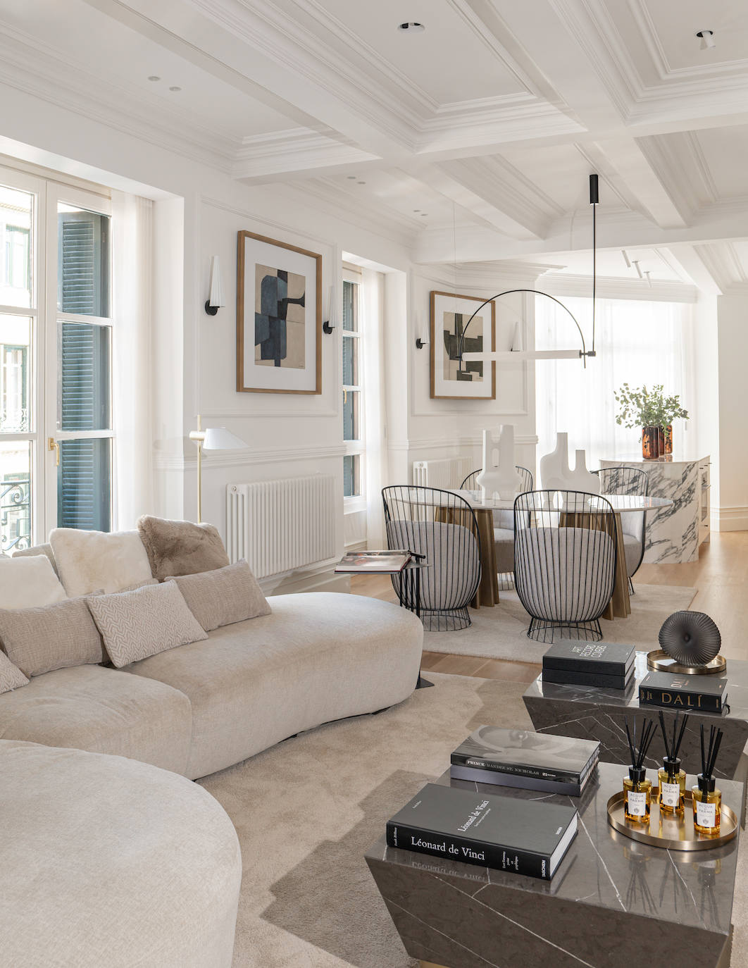 La vivienda de una familia en el Ensanche bilbaíno con más de 100 años de historia y toque moderno