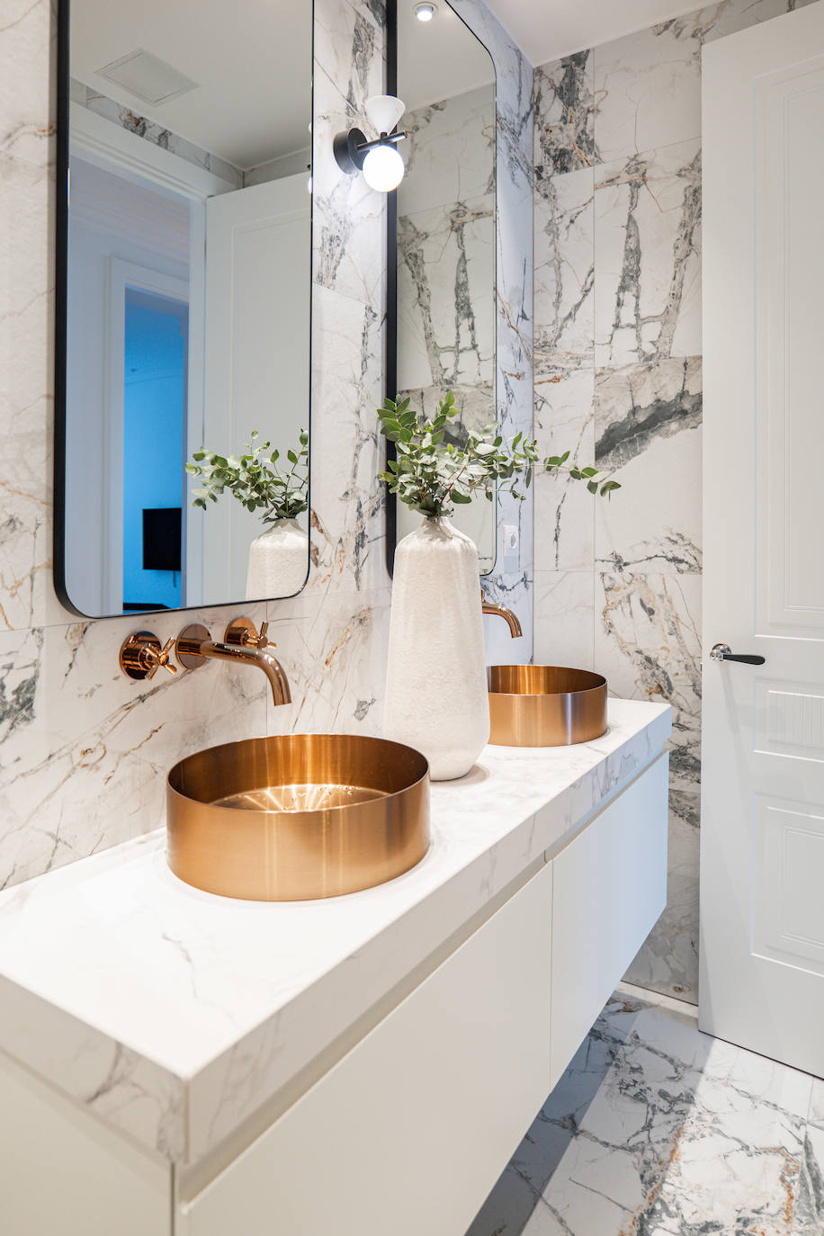 La vivienda de una familia en el Ensanche bilbaíno con más de 100 años de historia y toque moderno