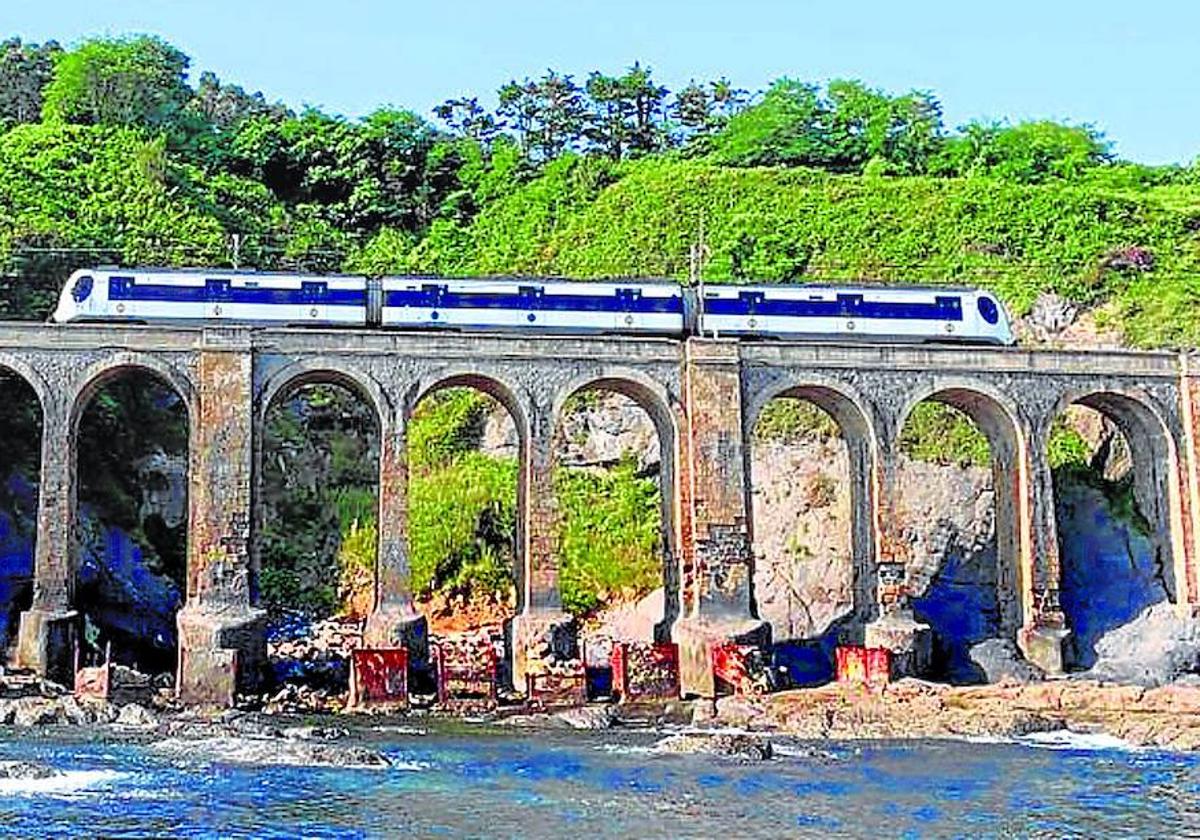 Imagen del viaducto Lamiaran de Mundaka, construido en los años cuarenta del siglo pasado y por el que dicurre la línea ferroviaria entre Bermeo y Amorebieta.