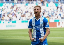 Carlos Vicente, con la camiseta del Alavés.