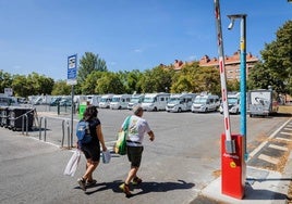 La estancia de las autocaravanas en el parking de Lakua se ha limitado a tres días y se exige la reserva de plaza.