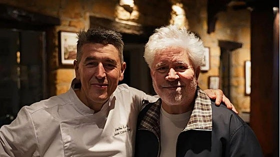 El restaurante de San Sebastián que ha escogido Pedro Almodóvar para celebrar su 75 cumpleaños: «Me han hecho un regalo precioso»